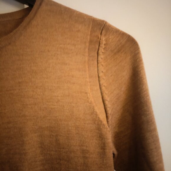 GAP Merino Wool Lightweight  Camel Cardigan  women's size small - Picture 3 of 5